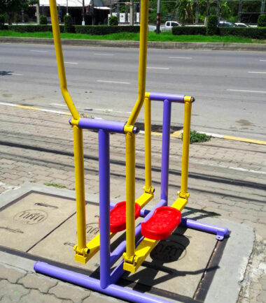 อุปกรณ์บริหารสโพก-หัวไหล่(แบบโยกเดินสลับขา) ติดตั้งเครื่องออกกำลังกาย