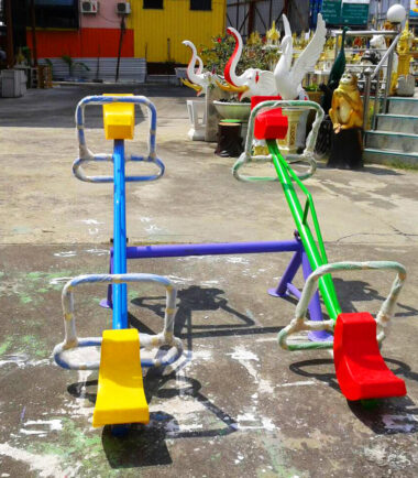 ไม้กระดก4ที่ นั่งพลาสติก