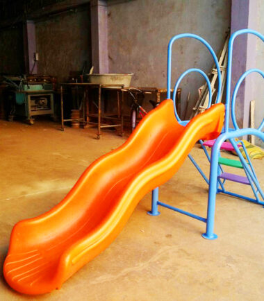 บันไดลื่นพลาสติก