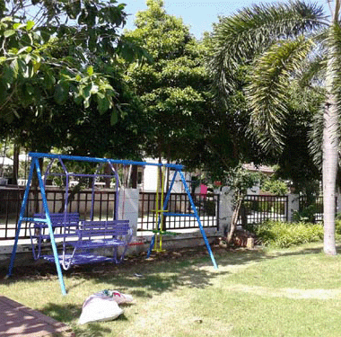 เครื่องเล่นสนาม