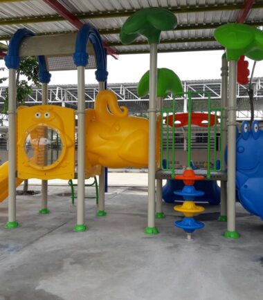 เครื่องเล่นสนามชุดบันไดหนอน