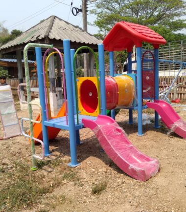 ชิงช้าอนุบาลพลาสติก