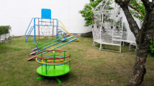 เล่น เครื่องเล่นสนาม